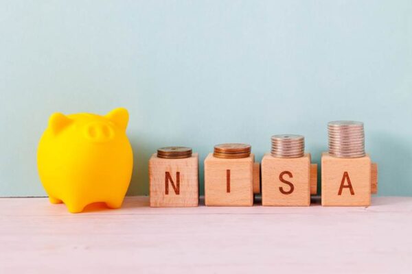 NISAのつみたて投資枠は毎月いくら？20代の平均・手取り別目安と月1万円でも増える理由【NISA対応】