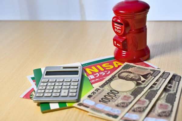 つみたて投資枠と預貯金はどっちを優先すべき？両立の考え方