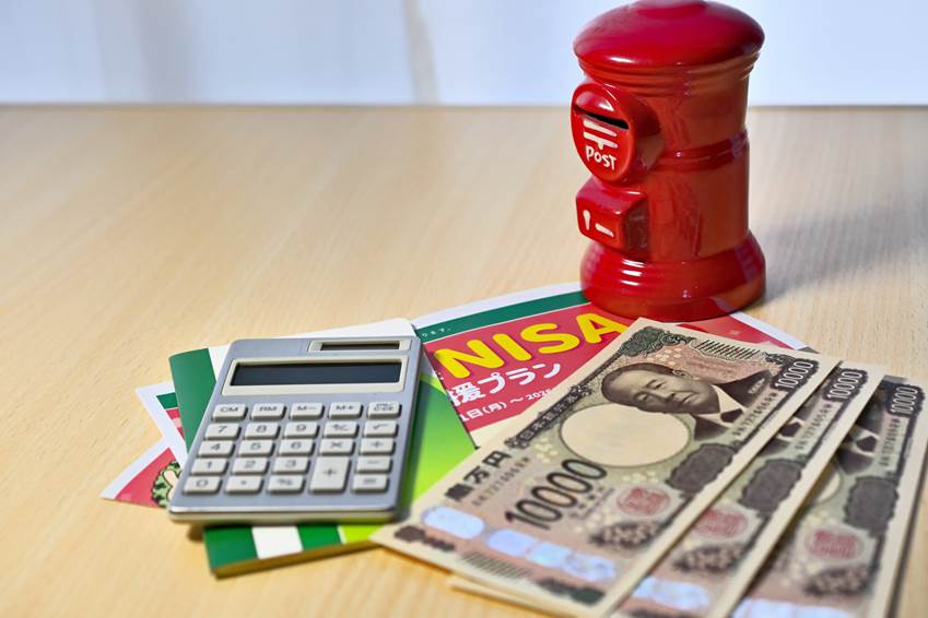 つみたて投資枠と預貯金はどっちを優先すべき？両立の考え方